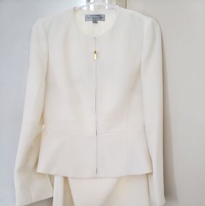 Elegant Tahari Suit 4P